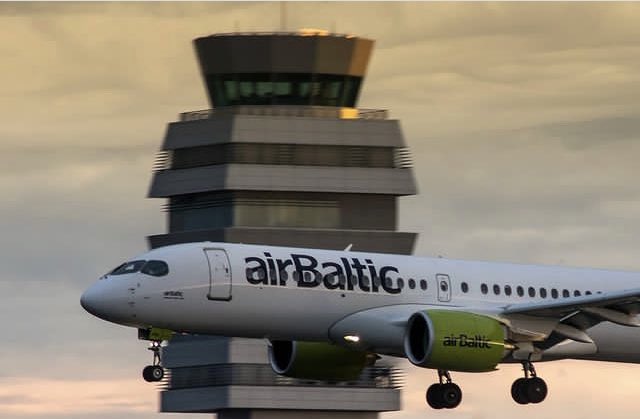 Pedjijatar's tweet photo. #A220 #airBaltic #LYBE ✈️ 📷 by Salinger Igor https://t.co/09GC5xhAiZ