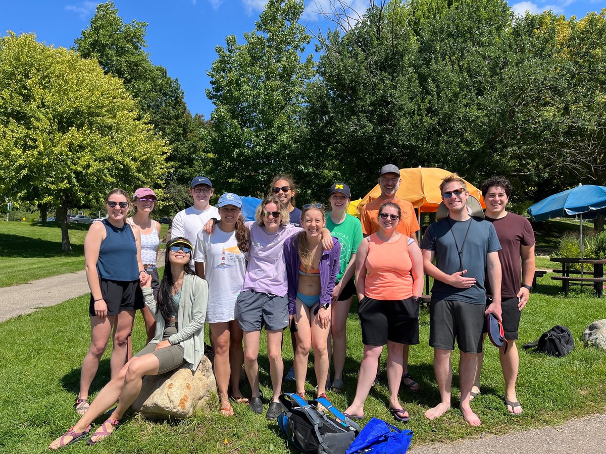 We had a fantastic time kayaking down the river to celebrate the end of summer, along with welcoming our newest rotation student Alice Youle! 🛶☀️