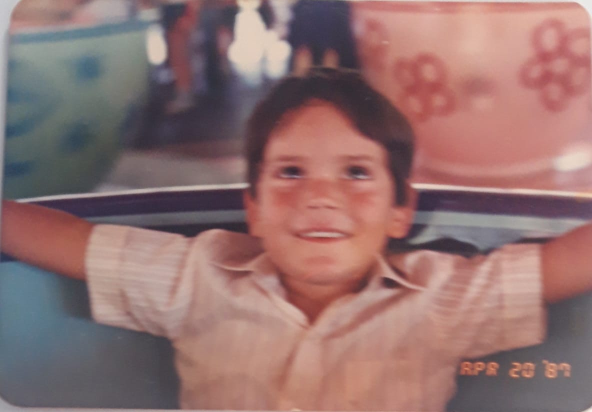 PityGuzman's tweet photo. Estoy segura que el niño que fuiste se siente profundamente orgulloso del adulto que eres. Mi próximo presidente del Ecuador. 🇪🇨 Te amo siempre! ❤️ @jantopicecuador #DelMiedoALaEsperanza #JanTopicPresidente https://t.co/iVRkVwUiJl