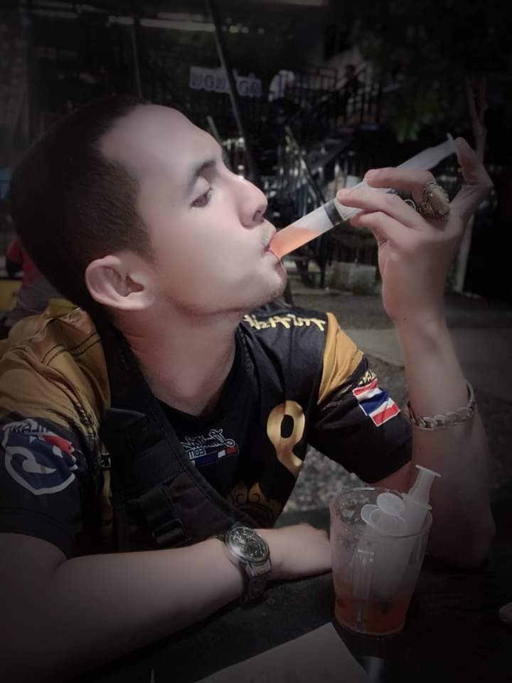 Moonlight_Tong's tweet photo. ช่วงนี้โสดอยู่โหมดเหงา ๆ อยากรู้จักทักเฟส ไลน์ ไอจีมา ในนี้พี่คุยไม่เป็น 555 #สุไหงโกลก #นราธิวาส #MoonlightSungaikolok https://t.co/S3fBN93bQD