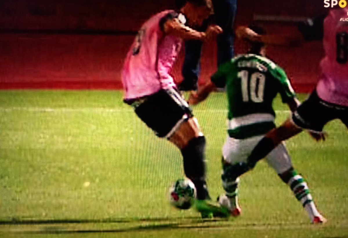 Casa Pia x Sporting 

❌️ golo mal assinalado a favor do Sporting
❌️ penálti que fica por marcar a favor do Sporting
❌️ golo do Casa Pia numa jogada que começa com uma falta sobre o Gyokeres

Conclusão: Sporting beneficiado 🤦‍♀️