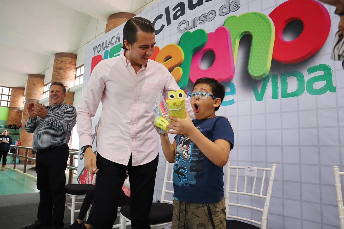 RayMartinezZen's tweet photo. ¡Nos vemos el próximo año con más sorpresas! 🎉

Hoy termina nuestro Curso de Verano del @DIFToluca, donde todas las y los niños pasaron grandes momentos e hicieron nuevos amigos. 👧🏻🧒🏻

Gracias por compartir su verano con nosotros y ayudarnos a construir una #TolucaLlenaDeVida.👊🏼 https://t.co/bSb6W1lnJ6