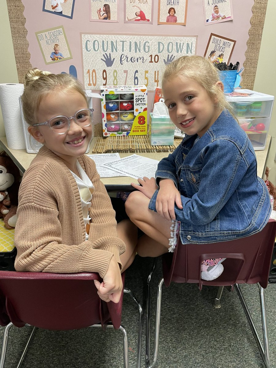 MrsEmmerling1's tweet photo. Paired reading with our poem of the week working on improving our fluency!! These sweet 2nds are doing a great job!! #harrishappenings #gcscpride https://t.co/n2aLGeqshO