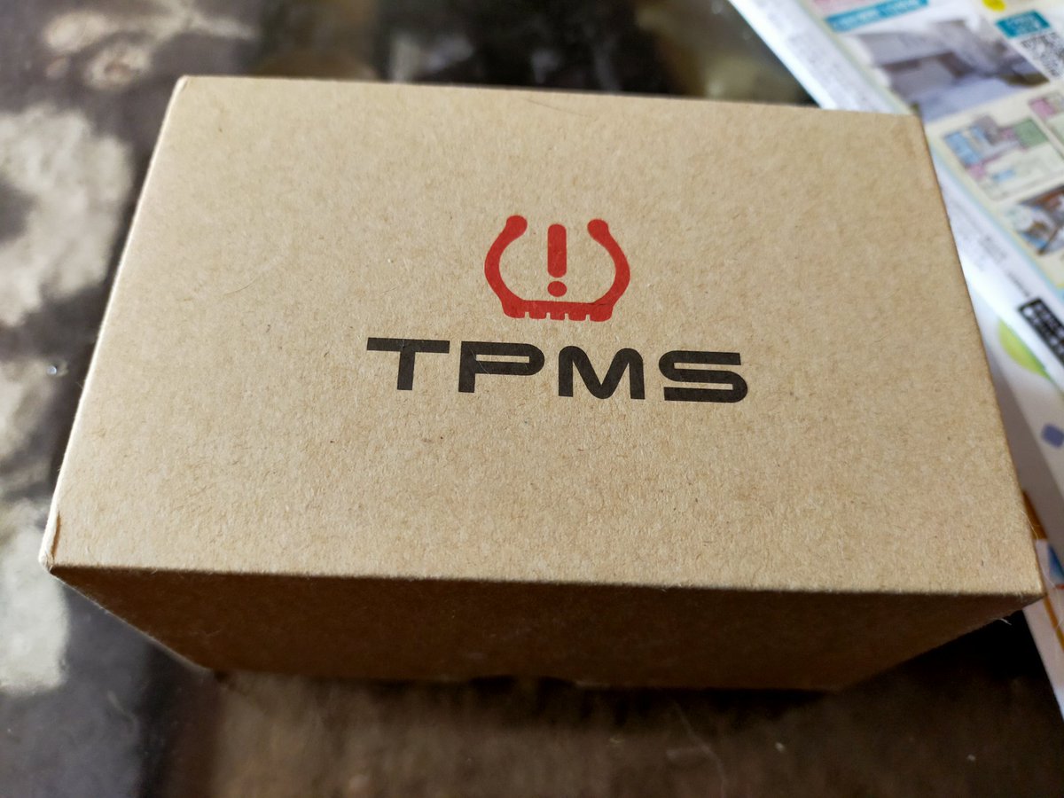 MAKOTO65353990's tweet image. バイクにもtpms導入しました。
規定圧に調整後、センサー取付。
1.5程低い値を示します。
アラーム基準値も実測値に合わせ、増減25％で警報発報。
電源はUSBで充電又は給電。
電源オンで数分静止でスリープとなり振動で再稼働。
#tpms
#NC750X