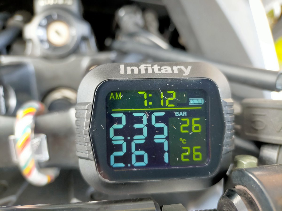 MAKOTO65353990's tweet image. バイクにもtpms導入しました。
規定圧に調整後、センサー取付。
1.5程低い値を示します。
アラーム基準値も実測値に合わせ、増減25％で警報発報。
電源はUSBで充電又は給電。
電源オンで数分静止でスリープとなり振動で再稼働。
#tpms
#NC750X