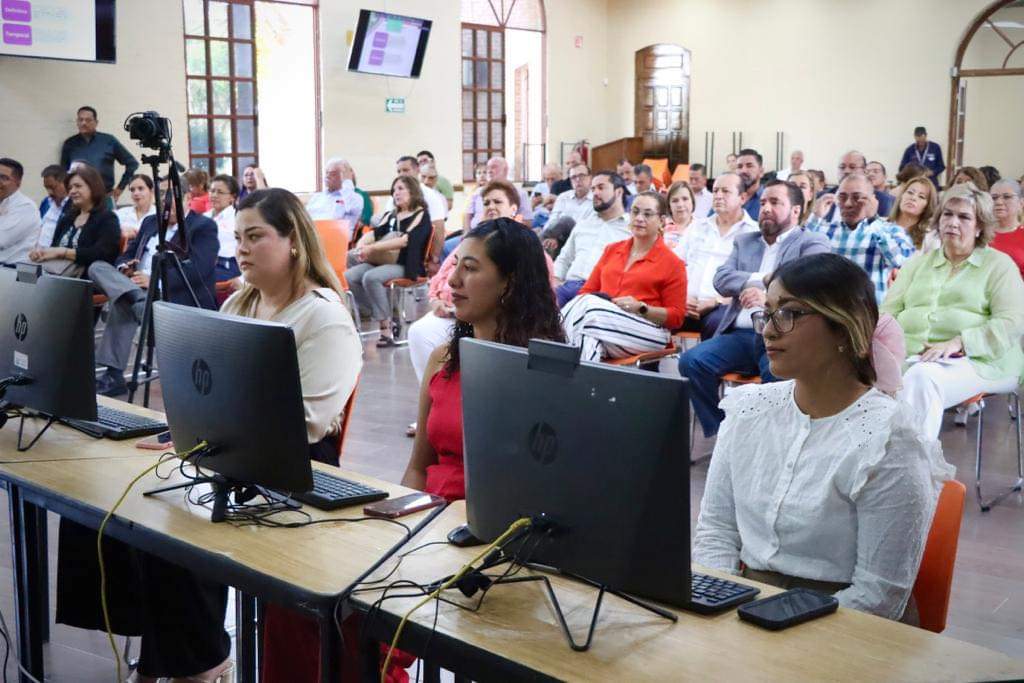 Evento Público de Asignación de Plazas del Proceso de Admisión  en Educación Básica Ciclo Escolar 2023 - 2024, en el cual la secretaria <a href="/Tessygb/">Tessy Guajardo</a> acompañó a <a href="/fsaracho10/">Francisco Saracho</a> Titular de <a href="/SEducacionCoah/">Educación Coahuila</a> . Trabajando unidos #FuerteCoahuilaEs