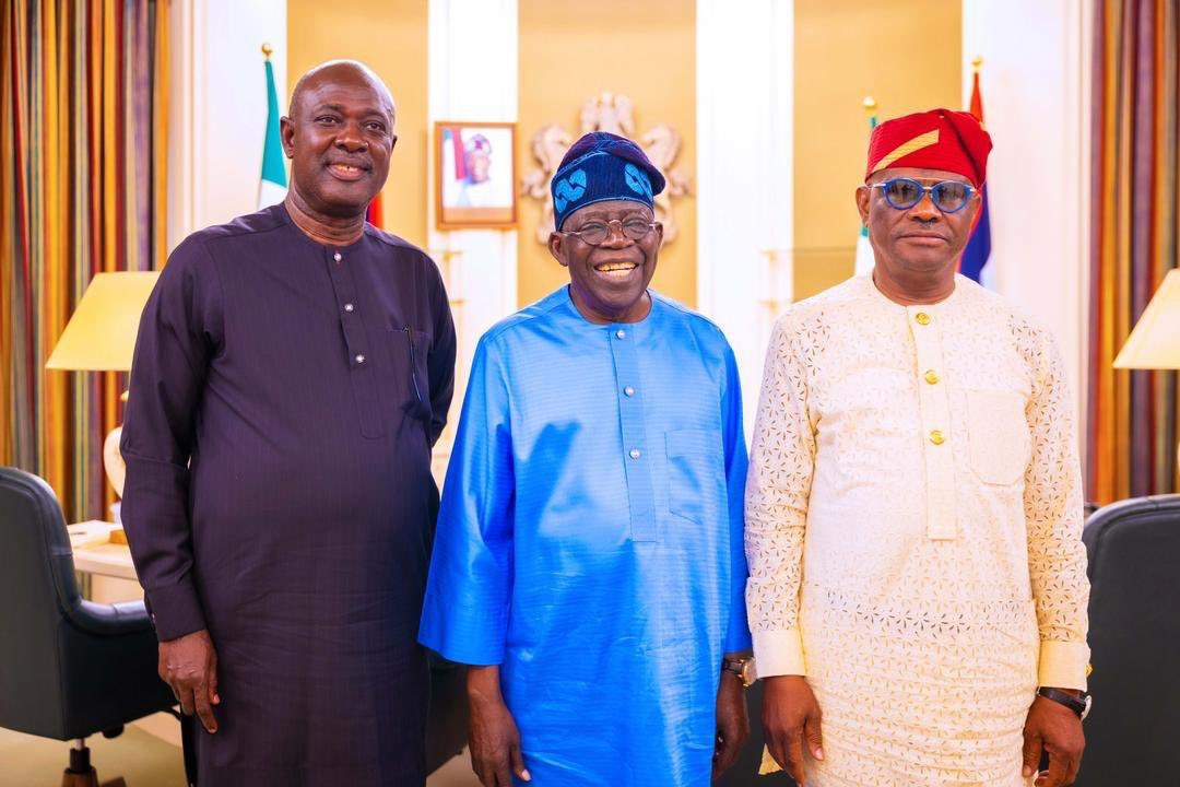 saamaccido_'s tweet image. Earlier Today, President Bola Ahmed Tinubu (GCFR) receives in audience, The new FCT Minister, Nyesom Wike and Minister of State, Petroleum Resources, Heineken Lokpobiri at the State House, Abuja.

#VillaToday