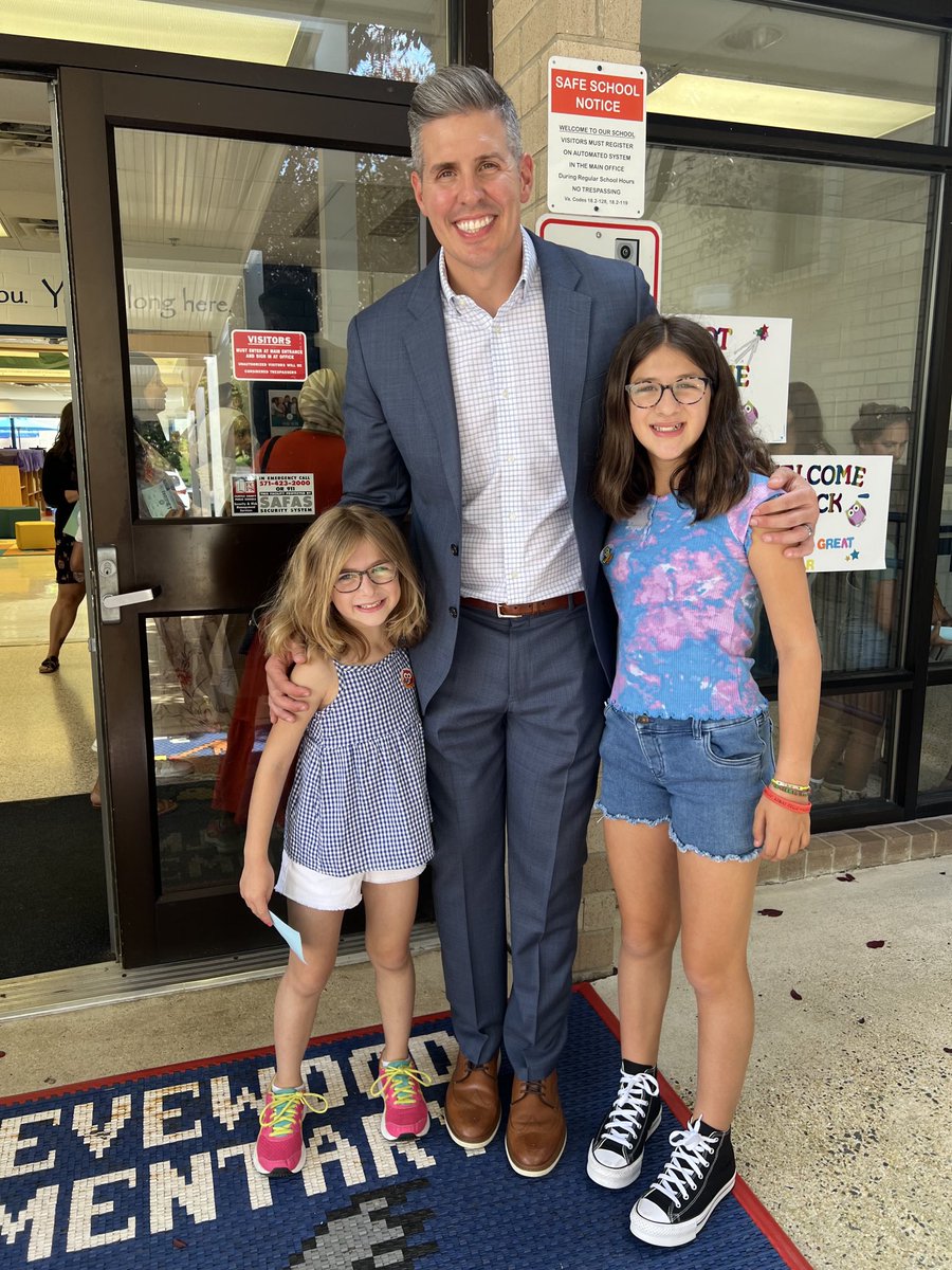 Today was filled with joy and connections as we welcomed our ⁦@ShrevewoodES⁩ students and families to our open house. I’m a proud principal ready for year five! #achievingexcellencetogether ⁦@mrsvandawalker⁩ ⁦@ShrevewoodPTA⁩