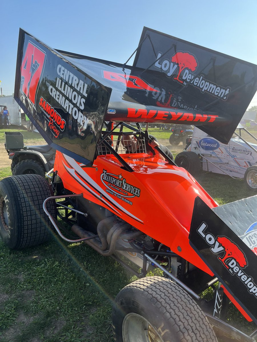 Racing at <a href="/LincolnILSpdwy/">Lincoln Speedway</a> tonight with <a href="/mowasprints/">Midwest Open Wheel</a>!  <a href="/Kweyant99/">Korey Weyant</a> will be pulling double duty racing the 7x midget as well