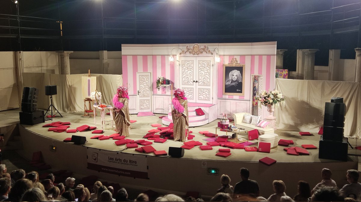 "Le rire c'est bon pour la santé !" Détente avec "Une zize peut en cacher une autre" avec <a href="/LESARTSDURIRE/">LES ARTS DU RIRE</a> <a href="/VilleRamatuelle/">Ville de Ramatuelle</a>