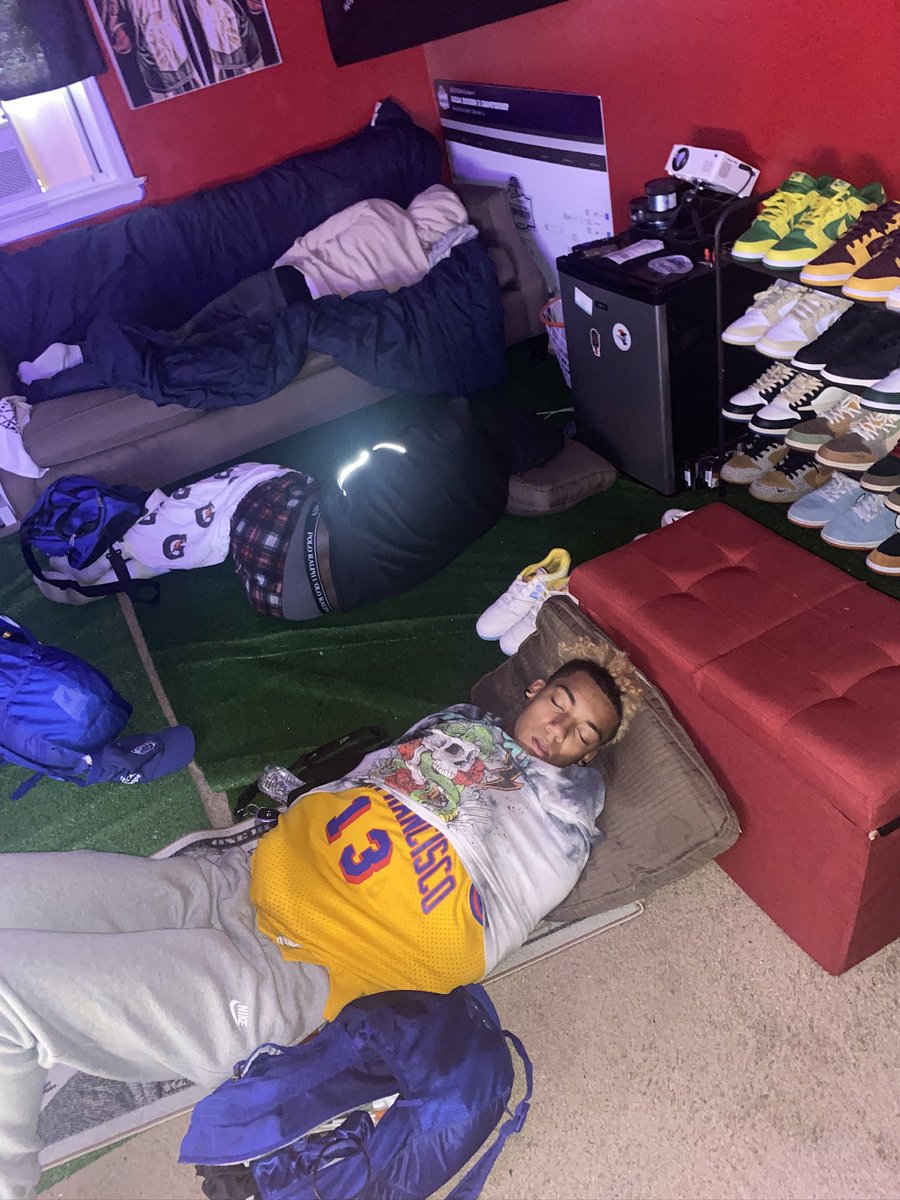 CoachT_2's tweet photo. I watched Jaido,  Lando and ET sleep in my man cave for about 5 minutes lol sheed a lil tear cause I know I won’t be able to see them everyday nomore. You form a relationship with them and then they leave. Sad but happy at the same time… 🥹 https://t.co/4BdWEjxLtF