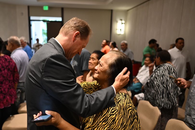 Ch_JesusChrist's tweet photo. Elder Mark A. Bragg, president of the North America West Area for The Church of Jesus Christ of Latter-day Saints, is visiting Church members throughout the Hawaiian island of Maui. https://t.co/2TneZNn6OU