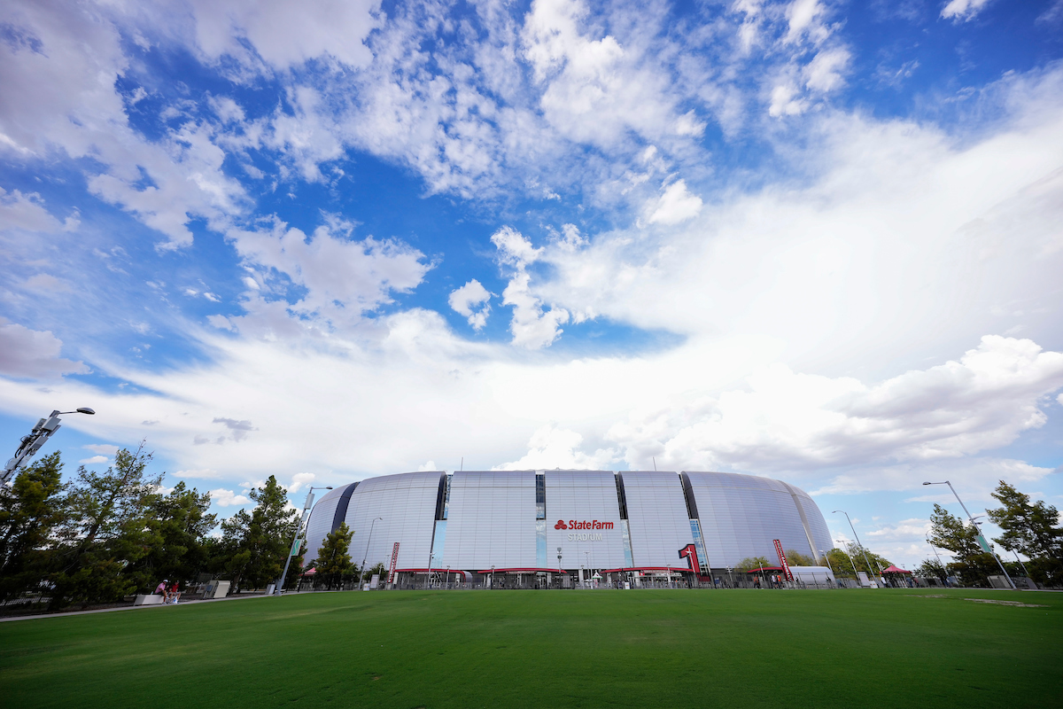 CardsGameday's tweet photo. It's GAME DAY #BirdGang 

@Chiefs 🆚 @AZCardinals 
📍- @StateFarmStdm 
⏰- 5:00PM MST
📻- @AZSports 98.7 FM -ENG
📻- @FmIndiscreta 106.7 FM -SPA
📺- @12News - Local
#AZCardinals 
#KCvsAZ https://t.co/zI64mluLkF