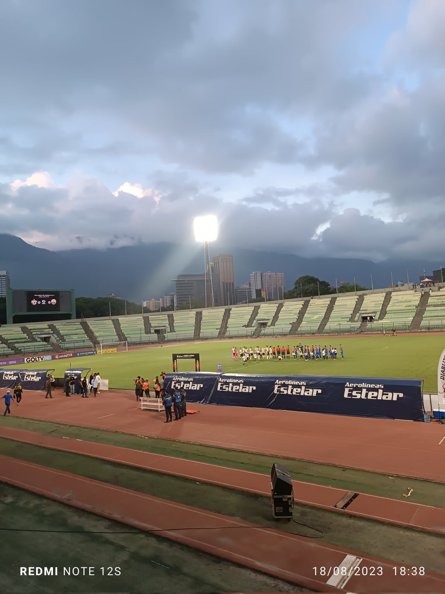 Joanfalc0n's tweet image. Por la franela de mi equipo hoy y siempre @UCVFCOFICIAL #OrgulloUcevista