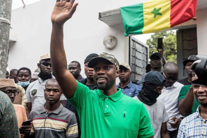 samboubodian's tweet photo. Quand des journalistes, chefs religieux,etc. te disent que l’Etat est puissant, ils valident et avalisent tout abus de pouvoir d’un président et son clan sur les populations/opposants. Ils considèrent ainsi le bon opposant; celui qui est docile. Ce que Sonko n’a jamais accepté ! https://t.co/PwLJDPXQeb