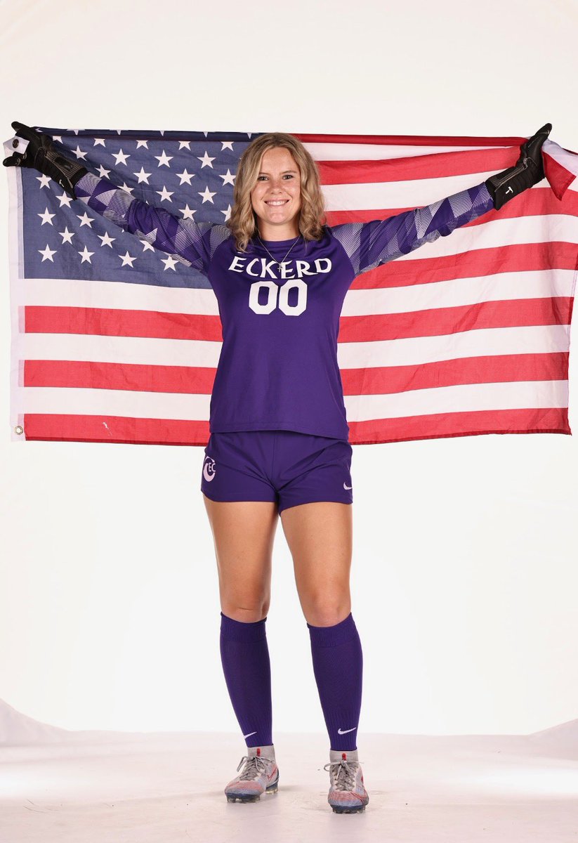 brasherlife's tweet photo. 🇺🇸 @BrasherZoe Ready for the season to begin!  #Brasherlife @eckerdwsoccer https://t.co/F1CQUALCKw