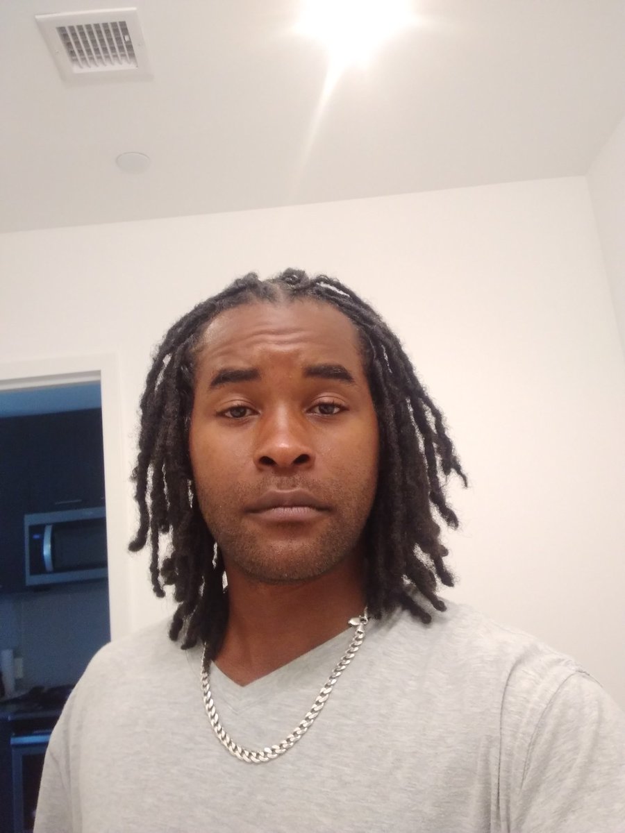 MarcusJacksn8's tweet photo. My dreads are getting longer. https://t.co/AqSKwqHWsn