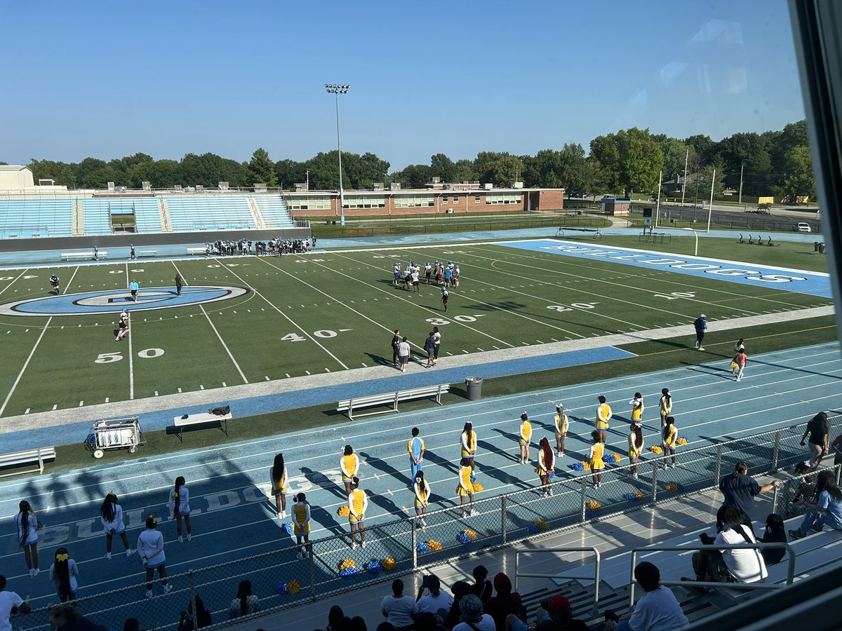 stephanieamaya3's tweet image. @GrandviewCSD4 @Rise_Above_GV @GHS_GrandviewC4 Blue and Gold sports kickoff! A little snapshot of our athletes and band students tonight.  There is so much talent here—this is going to be an exciting season.  Let’s go Bulldogs! @krodrequez @PrissyLeMay @powelsonr #EmpowerPassion