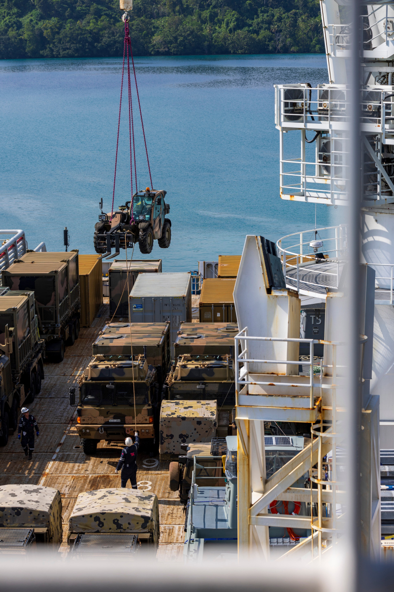 AustralianArmy's tweet image. Job well done! The crews of HMPNGS Cape Gloucester and Australian Defence Vesel Reliant worked together to transfer equipment and vehicles to Manus Island, PNG in preparation for Ex Puk Puk. 🇵🇬 🇦🇺  #PNGDF