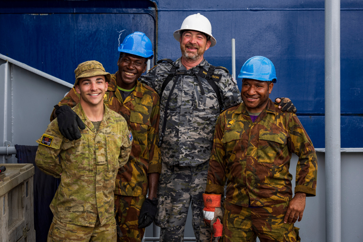 AustralianArmy's tweet image. Job well done! The crews of HMPNGS Cape Gloucester and Australian Defence Vesel Reliant worked together to transfer equipment and vehicles to Manus Island, PNG in preparation for Ex Puk Puk. 🇵🇬 🇦🇺  #PNGDF