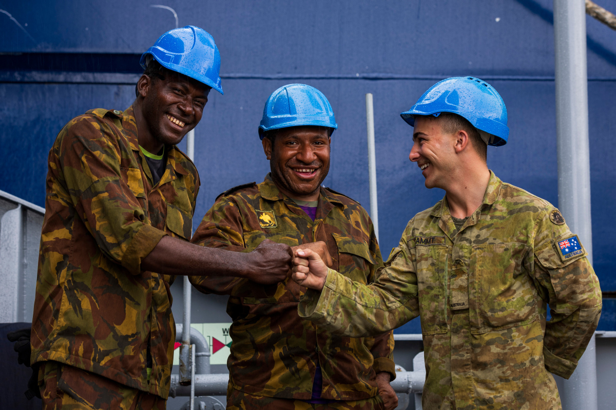 AustralianArmy's tweet image. Job well done! The crews of HMPNGS Cape Gloucester and Australian Defence Vesel Reliant worked together to transfer equipment and vehicles to Manus Island, PNG in preparation for Ex Puk Puk. 🇵🇬 🇦🇺  #PNGDF
