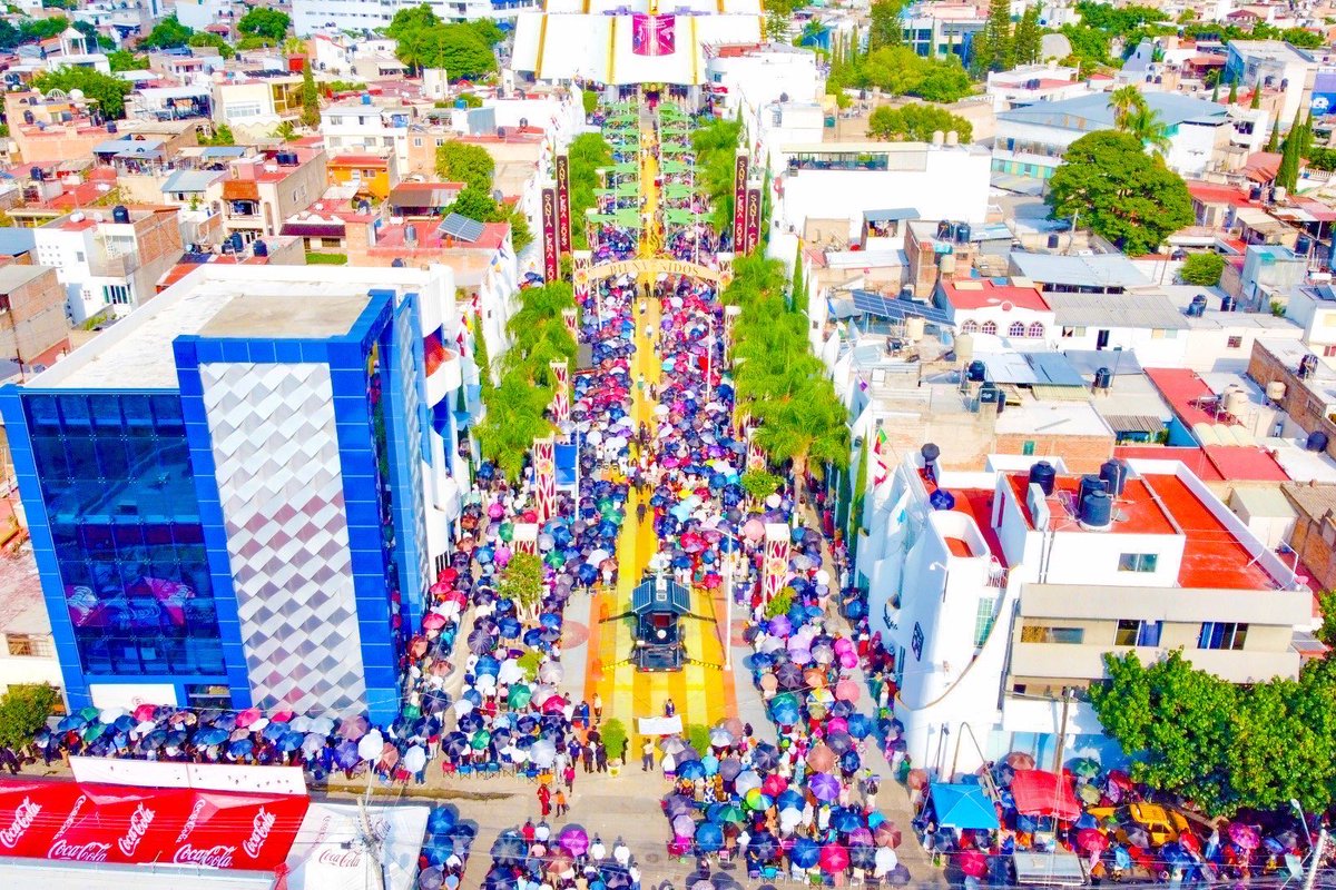 Silemgarcia's tweet photo. ¿Que no vendríamos a la Santa Cena?
¿Que sería un fracaso nuestra reunión?
¿Que se acabo la Fe?

Una imagen dice mas que mil palabras. 

Casi 600 mil asistentes. 

Que orgullo ser de la @iglesialldm https://t.co/bAb3L2CGlw
