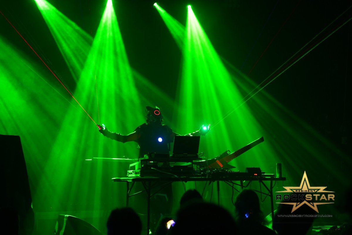 It aint ez bein green Photo by residentrockstar.com