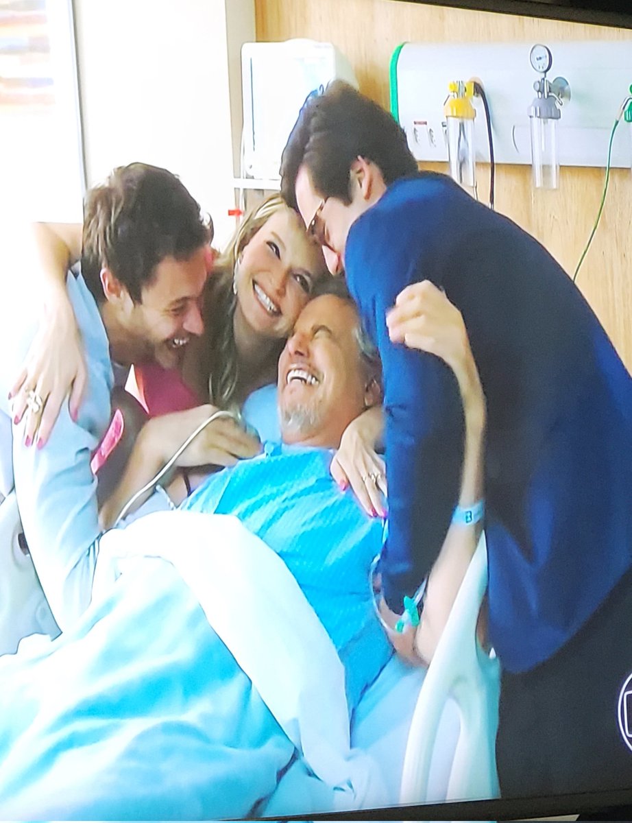 jullieny_'s tweet photo. Ahhh...eu amo uma família ❤️ @FerRod https://t.co/KAlHkKXvVv