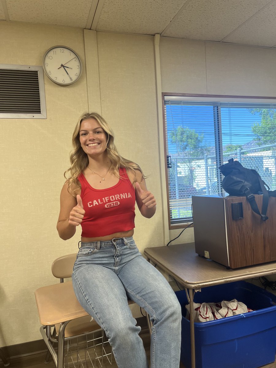 CoachDougNicol's tweet photo. Look who showed up to say Goodbye before going away to college to begin a new chapter in her life. It’s ben a long, wild, fun & exciting ride. We will never stop supporting u! Love u kid! ❤️ 🐻 #utica #readyforthecold https://t.co/b2eXN3nJmF