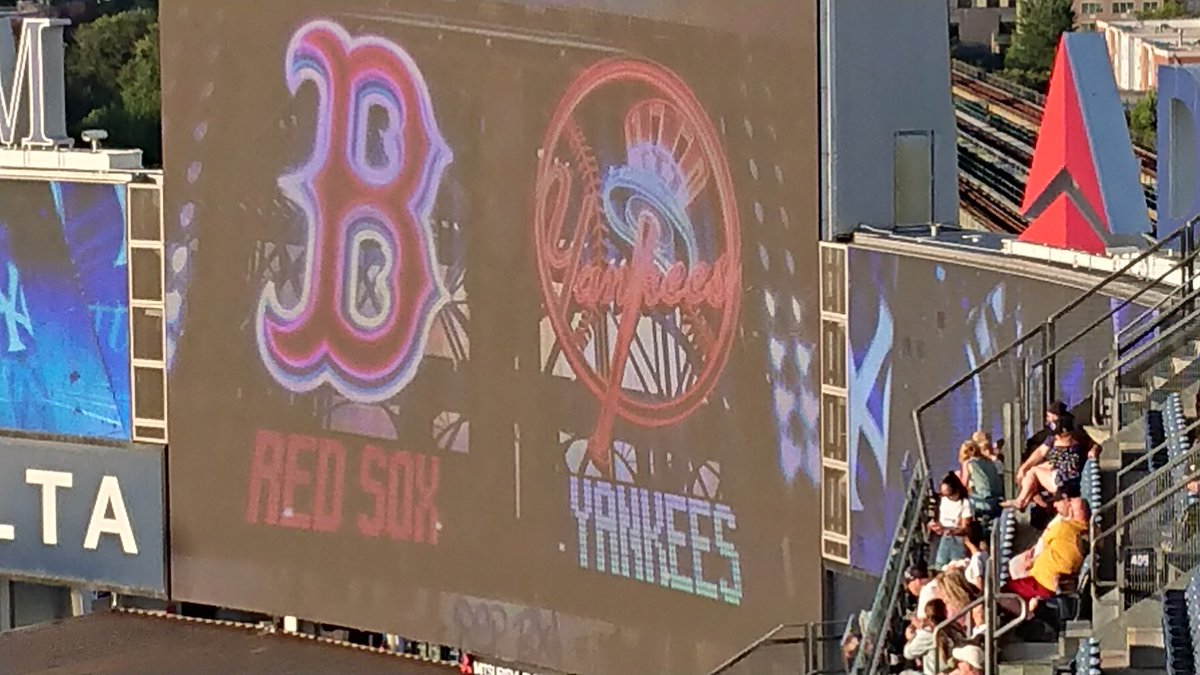 PaoloSeghetti's tweet image. Roberto, non seguo il baseball ma questa sera sono a seguire #Yanke Vs #RedSocks. Chi vincerà? 😁