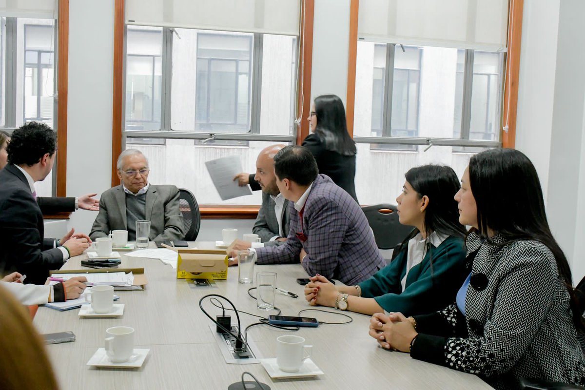 Contralcundinam's tweet photo. Contralores territoriales expusieron a  minHacienda, @ricardobonillag, dificultades prespuestales de los organismos de control fiscal. Se acordó mesa técnica para evaluar y adoptar medidas que mejoren los recursos de estos entes, y así fortalecer el control fiscal territorial. https://t.co/LQ7vFHZSOt