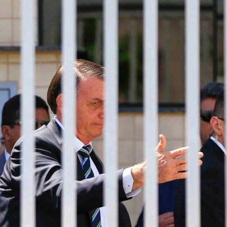 pesquisas_elige's tweet image. 🚨URGENTE: A PF está considerando fortemente bloquear as contas bancárias de Jair Bolsonaro (PL). Segundo a âncora Raquel Landim, da CNN Brasil, a prisão do ex-presidente nos próximos dias não estaria descartada