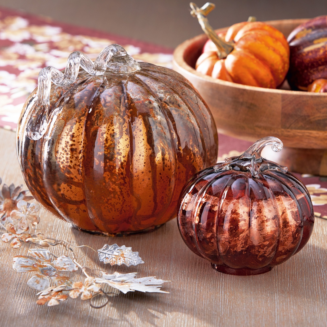 Warm up with the inviting scent of our fall candles 🔥

Shop now and get yours today!
Available in our AT ONCE promo.
l8r.it/LT9d
#fallcandles #cozyhome #handmade #soywax #autumn #pumpkin #spices #vanilla
