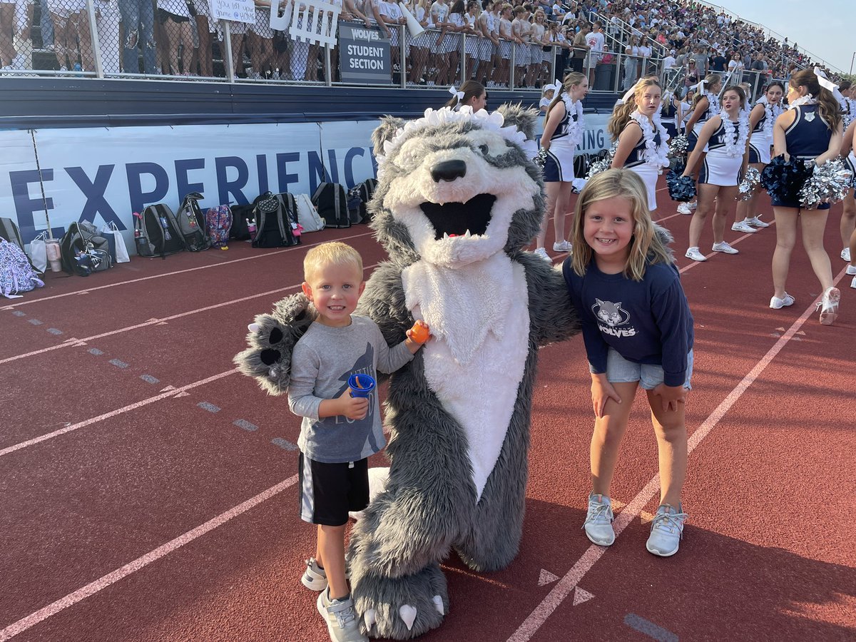 ozzyosborne25's tweet photo. First football game of the year. May be at the Den tonight, but the ❤️ is with my Colonels!!  Get after it @DixieHeightsFB take it to those Pioneers!  #boysofthefall #wolves #colonels https://t.co/D8mQ7n0rBd