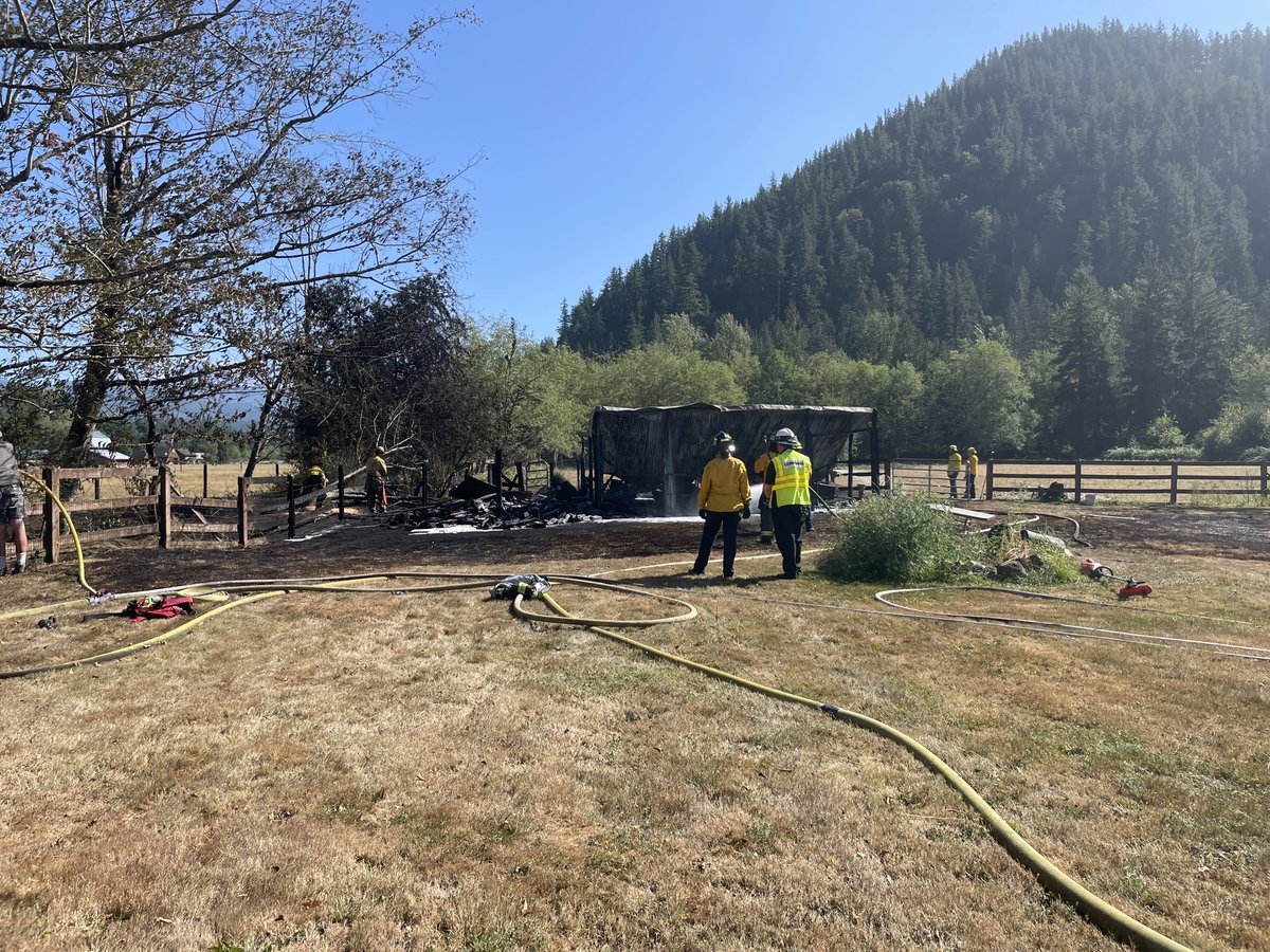 MVfireWA's tweet photo. Multiple agencies on scene of a shed fire in the 27000 block SE 468th in Enumclaw that extended into neighboring field. Crews were able to quickly extinguish fire and minimize f spread. Crews will continue to remain on scene to extinguish any hot spots. https://t.co/rQPtPpPT5f