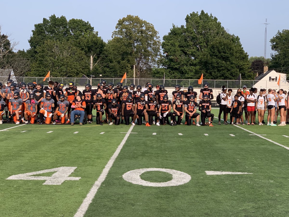Fall Sports Kick Off at its best. Excited for our athletes, particularly our new Flag Football Girls Team. Thanks to FHN for their generous donation to our program. Our Freeport Fan Club is ready for a big year! Go 🥨 ⁦<a href="/FSD145/">FSD145</a>⁩