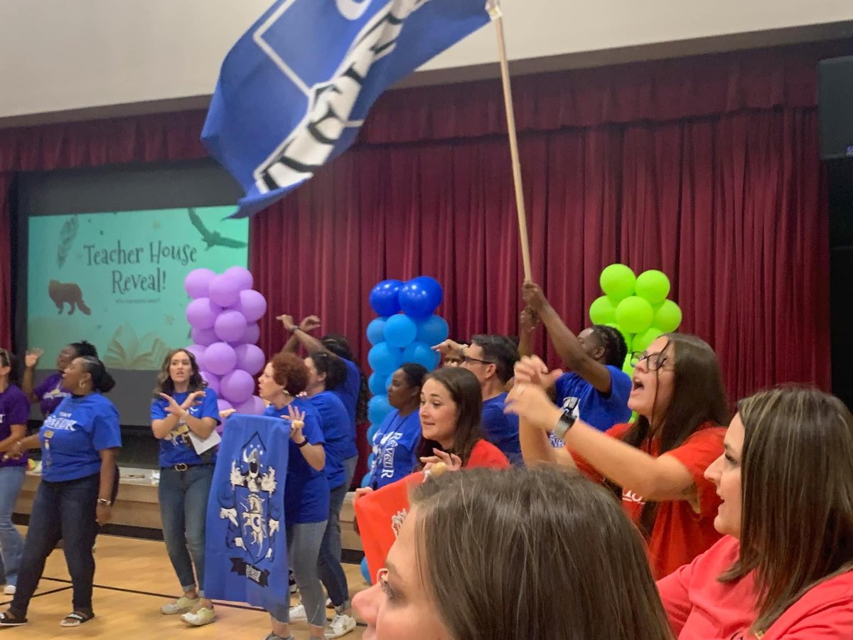 Staff house reveal!!! 💙💙💙Rêveur💙💙💙