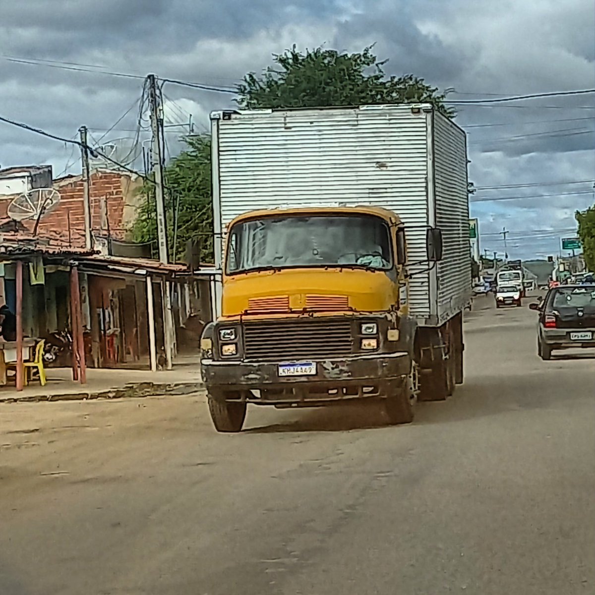 CarrosPodres's tweet photo. #MercedesBenz #Volkswagen #Ford
#MB1113 #MB608D #Fusca #FordF1000 #Iguatu #Ceara #Brasil https://t.co/sTnFWmN50R