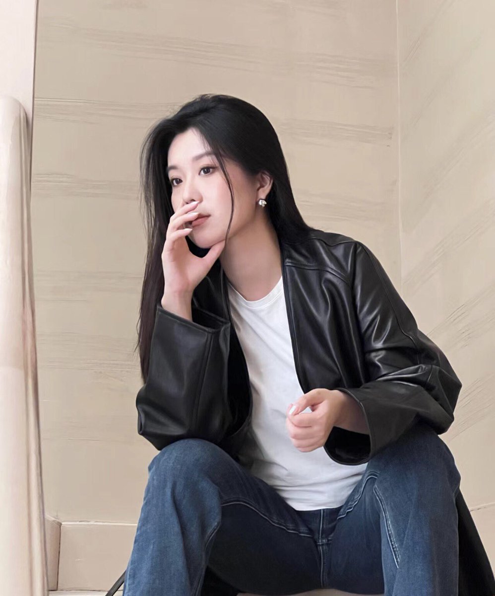 limingyu528's tweet photo. 给你们看一下我秋天的第一套衣服😝 https://t.co/KYZ8FoyVyO