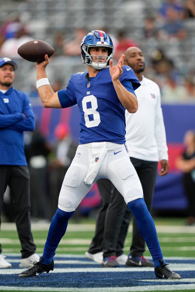 PFF's tweet photo. Danny Dimes on the Giants’ opening drive:

🎯 8/9
🎯 69 yards
🎯 TD
🎯 135.6 passer rating https://t.co/GIsfSPp03L