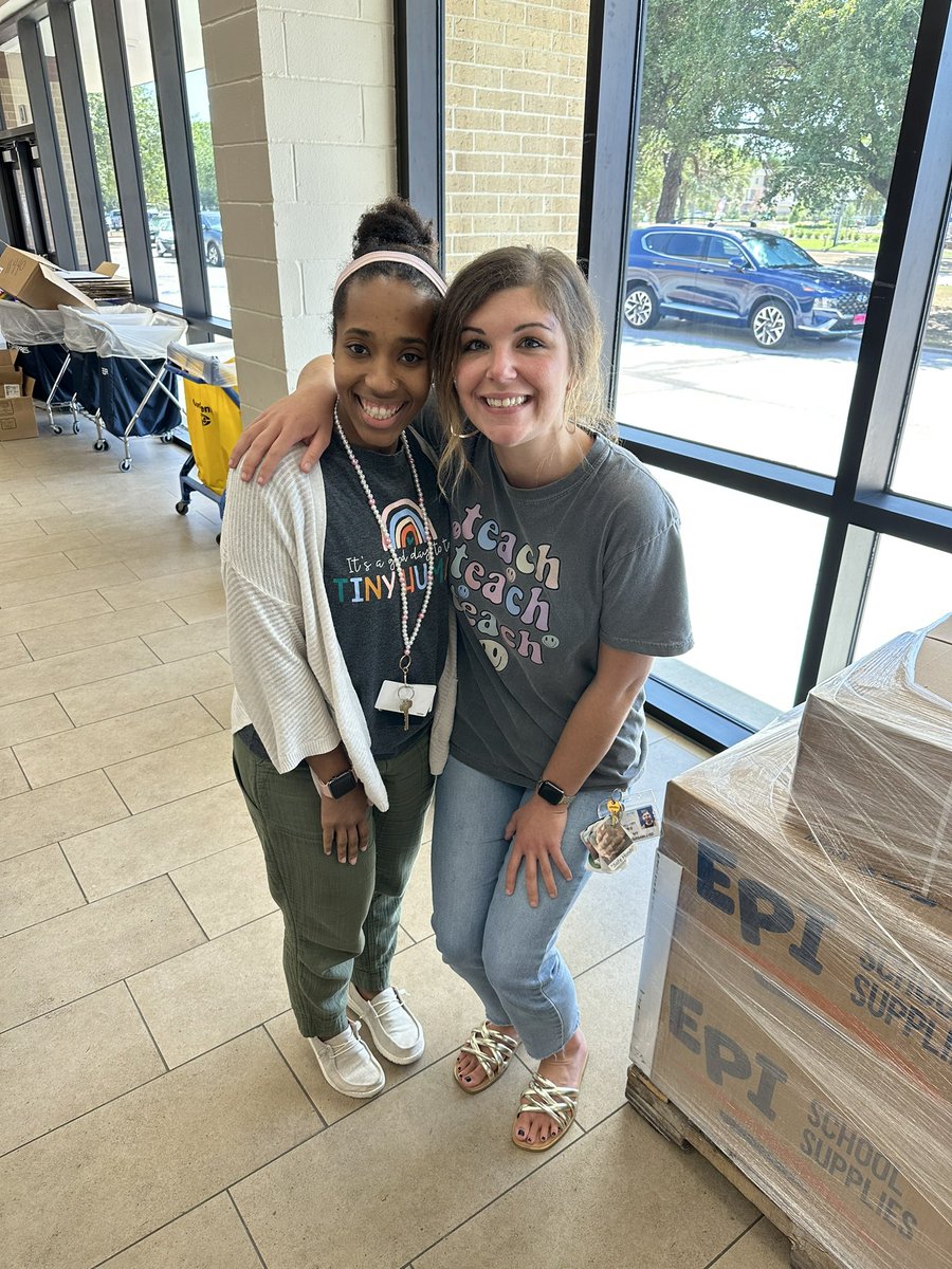 MsMakrisECSE's tweet image. This PD week has been the best one yet. I am so very grateful for my awesome Kinder team &amp;amp; for my ECSE girlies!! 🐝 #bestofbothworlds #bringthemagic #togetherweswarm #publicschoolproud