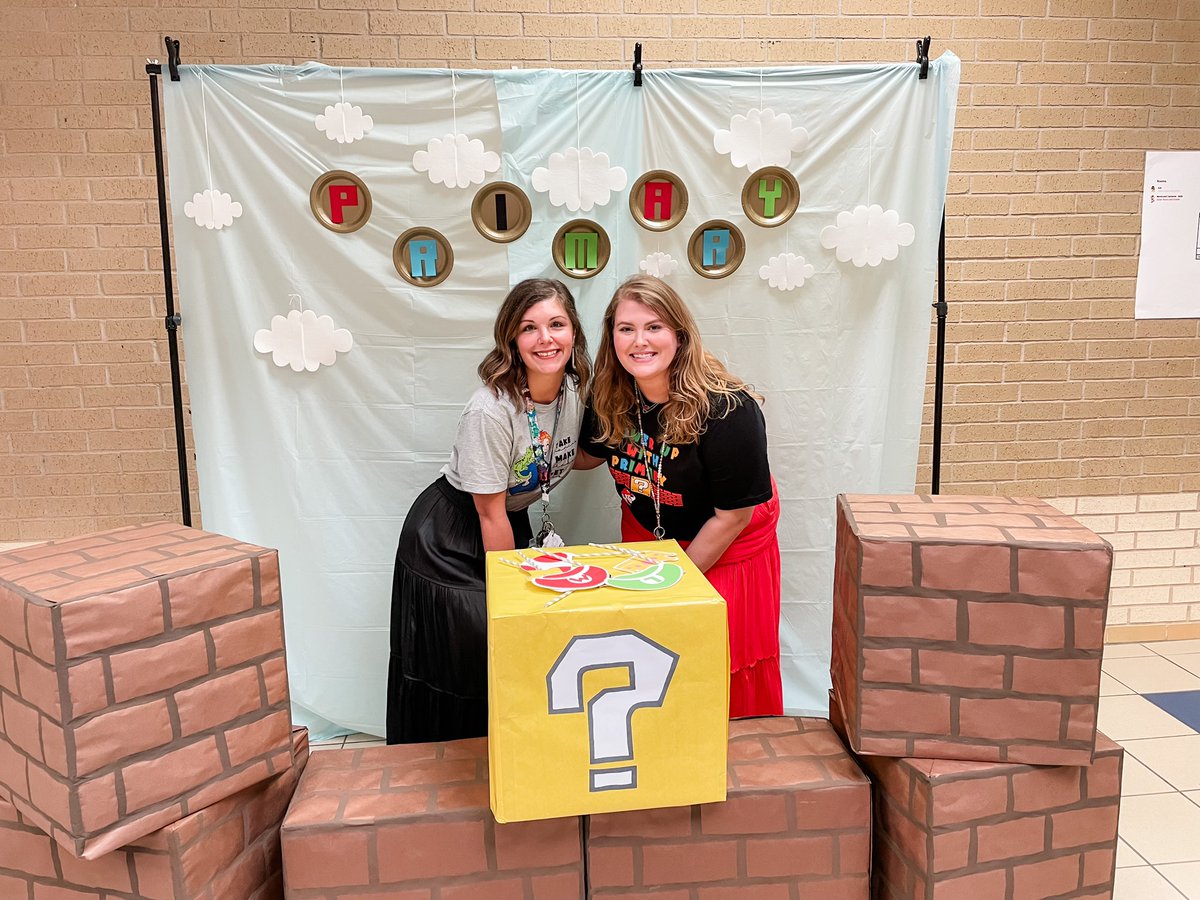 MsMakrisECSE's tweet image. This PD week has been the best one yet. I am so very grateful for my awesome Kinder team &amp;amp; for my ECSE girlies!! 🐝 #bestofbothworlds #bringthemagic #togetherweswarm #publicschoolproud