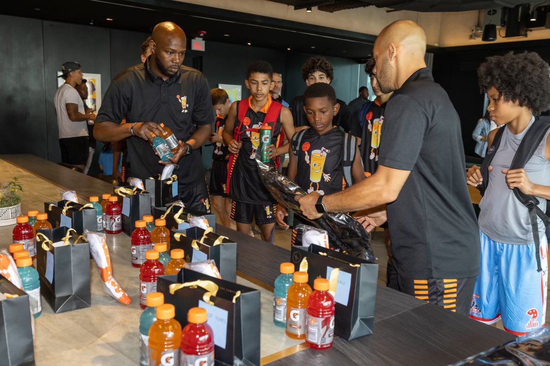 Juice Hoops Foundation hosted a free basketball camp for 8th grade and high school players from different parts of the Chicagoland area. Thank you to our trainers <a href="/ramar_25/">Deuce 🏁</a> Jeremy Nash and our guest speakers <a href="/thekidet/">Evan Turner</a> <a href="/HeirJordan13/">Jeffrey M. Jordan</a> and our sponsors <a href="/chitownshowcase/">Chit🏀wn Sho👑case</a> <a href="/XposureRuns/">XposureRuns</a>
