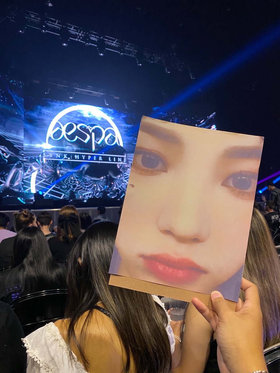 nickryan's tweet photo. Eggrina we out here!! #aespa #aespaworldtour #synkhyperline #karina #winter #giselle #ningning #aespa_world_tour https://t.co/yr9bNDg6ol