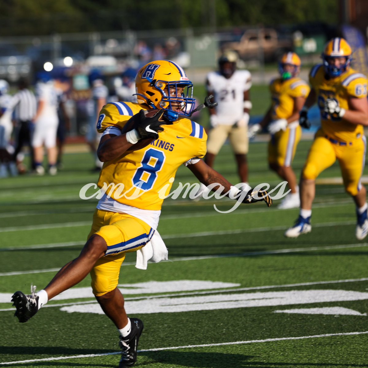 ChrisSchmitz168's tweet photo. “Dawg Days of Summer”
The BIG Dawgs in Missouri Class 5 & 6, CBC and Francis Howell enjoyed a little friendly contact tonight at the annual Francis Howell Jamboree on the campus of FHHS! @CBCHighSchool @CBCFootball @FHVikings @Howell_FB @PrepSportsSTL @scoreboardguy #ClassClash https://t.co/xTfFPC4EHk