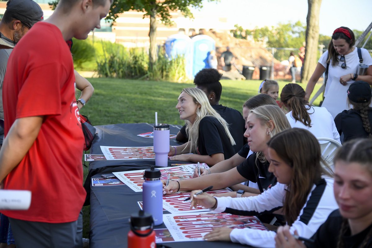 WKUSports's tweet photo. We ❤️ Topper Fest!

Thank you to all of the fans who came through and met some of our student-athletes! 

#GoTops https://t.co/RIKTe86yYk