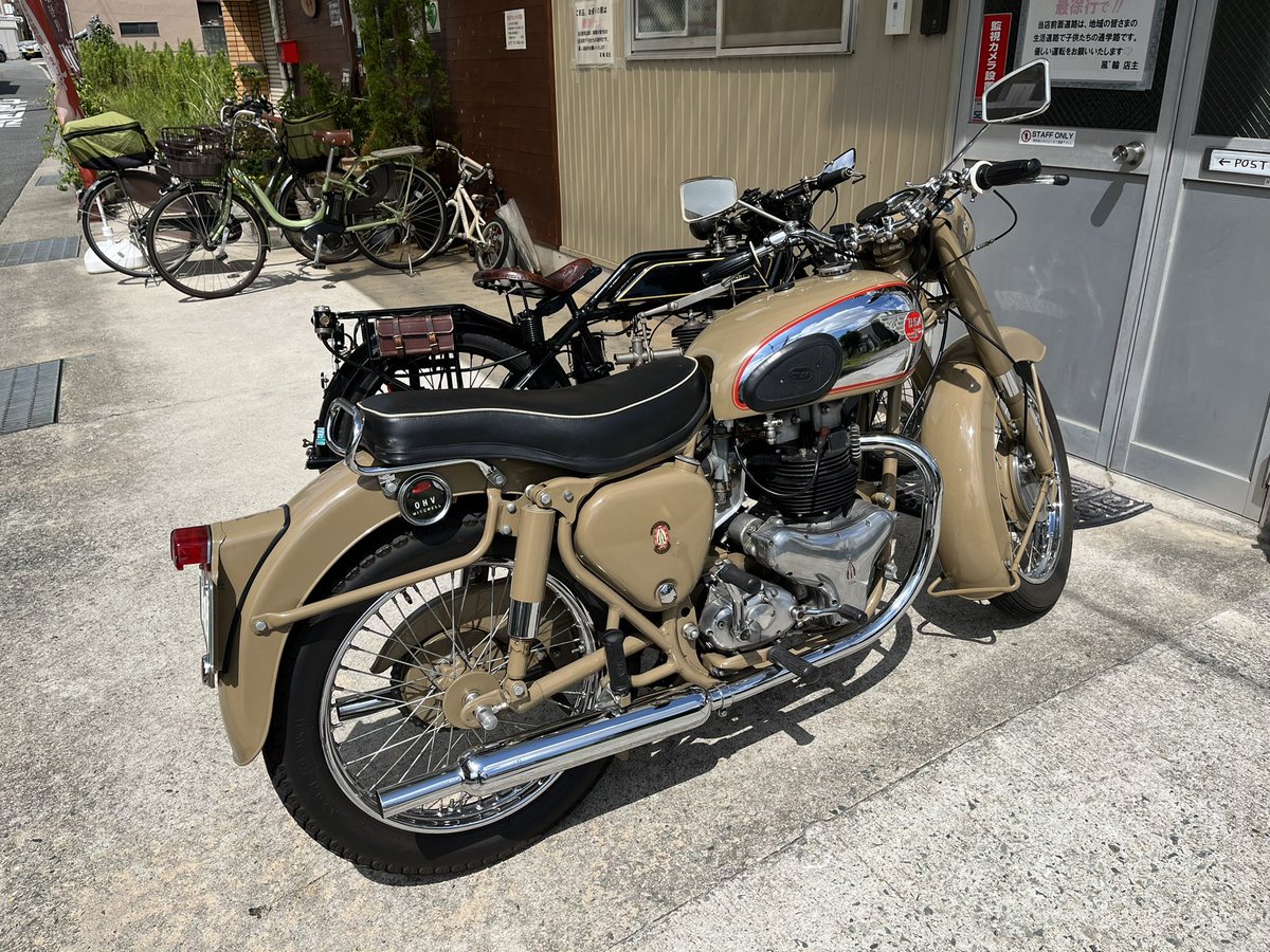 fuminpas's tweet photo. おはようございます😃

美しいバイクが来ているNOW🤩

#BSA
#BSAGOLDFLASH
#sumbeam
#イングランド製
#およそ100年前
#およそ70年前
#風゜輪
#風輪 https://t.co/nqslWv3Gl9