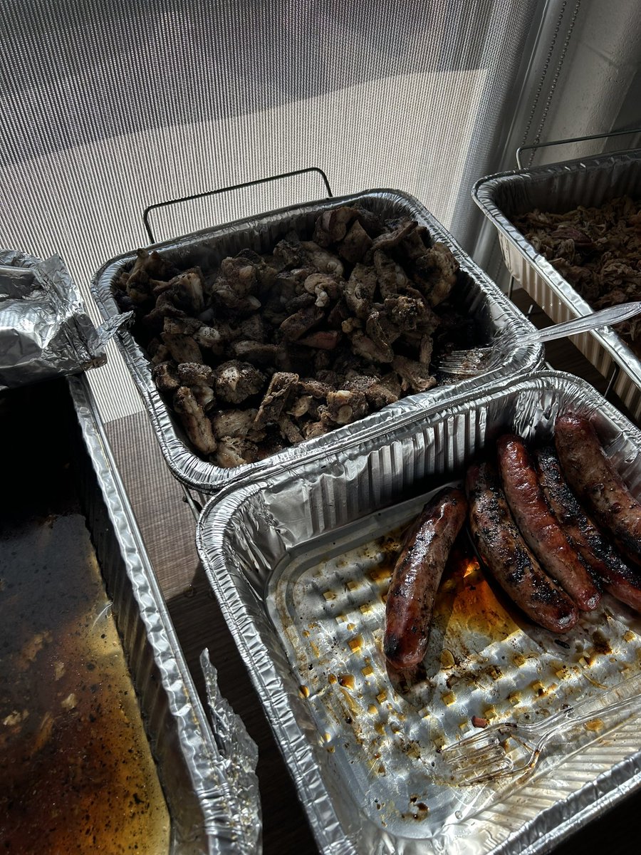 ComstockColtsFB's tweet photo. Today we had our 2023 Team picnic and coach John C Capers came threw for us with the Brisket, Rib Tips, Bratwurst, macaroni salad, cole slaw with the chopped green apples, baked beans, mashed potatoes. Book Pop's "Family" Kitchen for all your catered events. https://t.co/lSGxbn9W2I
