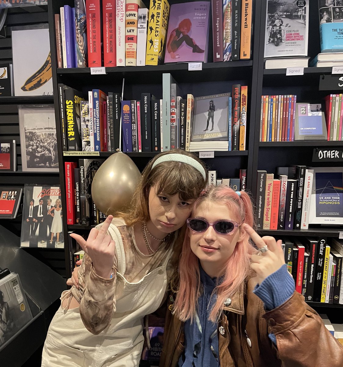 babyqueenHQ's tweet photo. happy birthday pookie @babyqueen <3 can’t believe this is the year you’re releasing your first album! hope this year brings you lots of love and happiness, hope you get to party hard this weekend 🤸♀️ love love love you sm #BellaDay https://t.co/UIvZZ2T9Ok