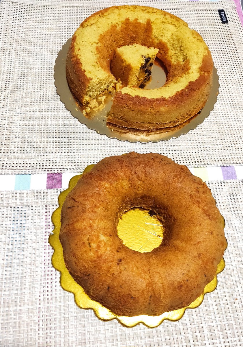yiandilai's tweet photo. Es #viernes en vez de salir, yo #mododoña haciendo #CAKE me relaja cocinar los dulces, y como #lavidamisma una quedó perfecta y otra la arruine desmoldando 😂, quedó #deliciosa 😋🤤 una miga ligera y el sabor en su punto... 🙌 
#repostera 
#conamo
#sisoy https://t.co/I5U9RsiWBO